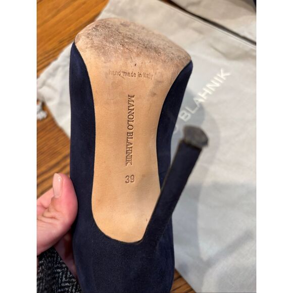 Manolo Blahnik BB US$865.00 Navy Suede Pointed Toe Pumps Navy Suede Pointed Toe - Picture 5 of 7